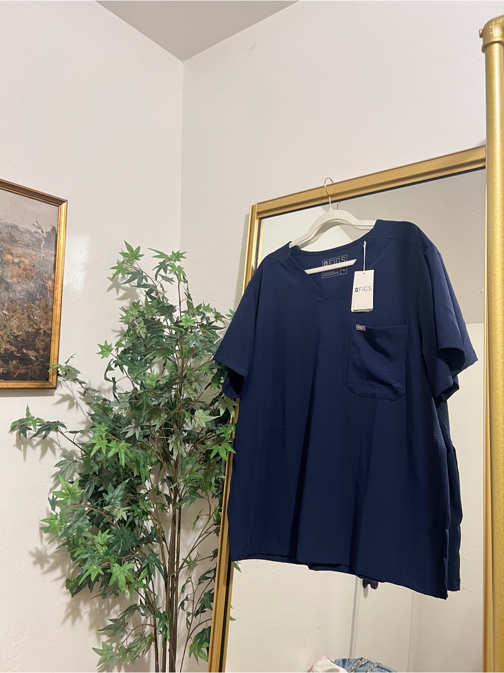Nwt figs scrub top